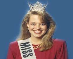 An important fact her fans must know is that she i An important fact her fans must know is that she is a winner of the beauty pageant, Miss Illinois. She also participated in the Miss America 1990 comp